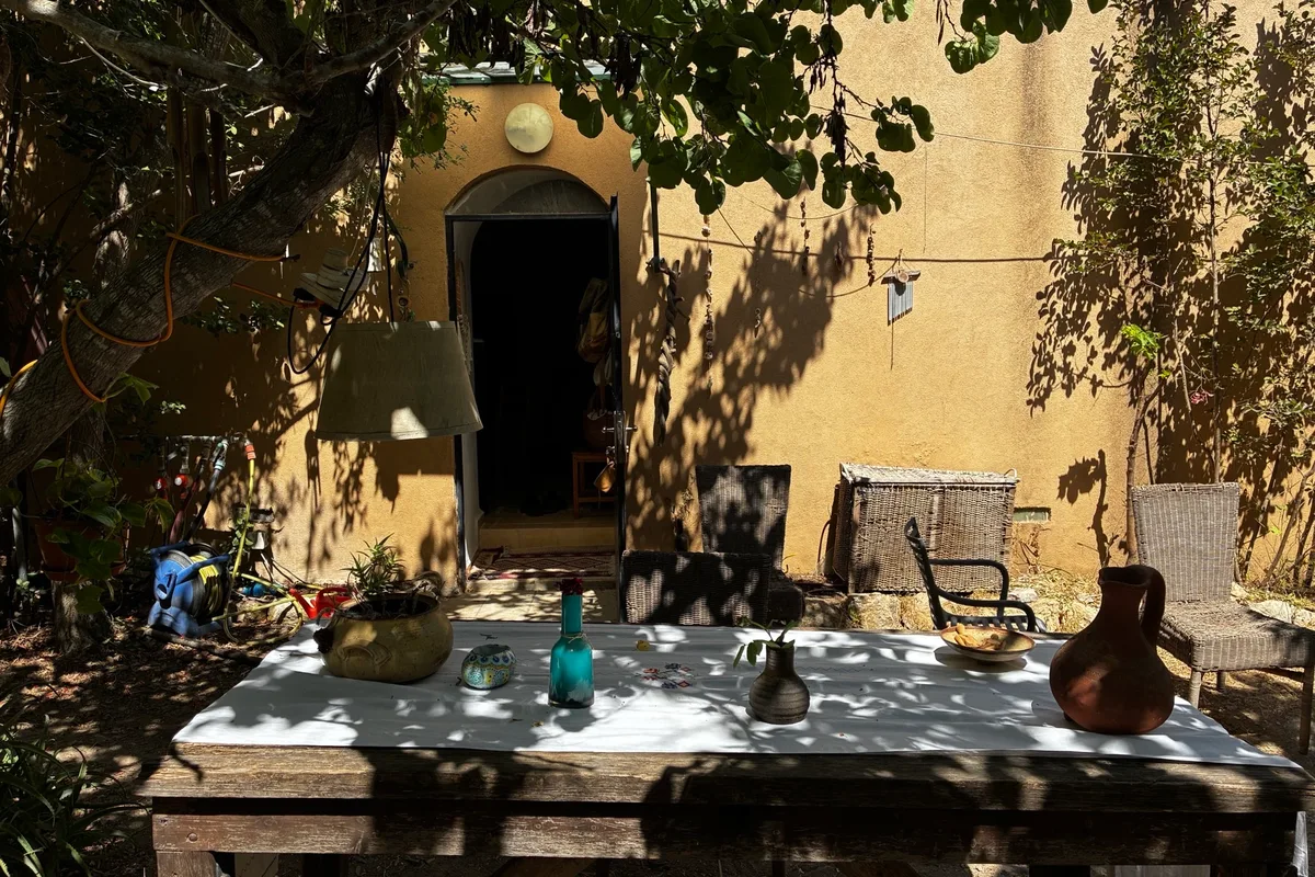 החצר הירוקה במתחם בעין כרם